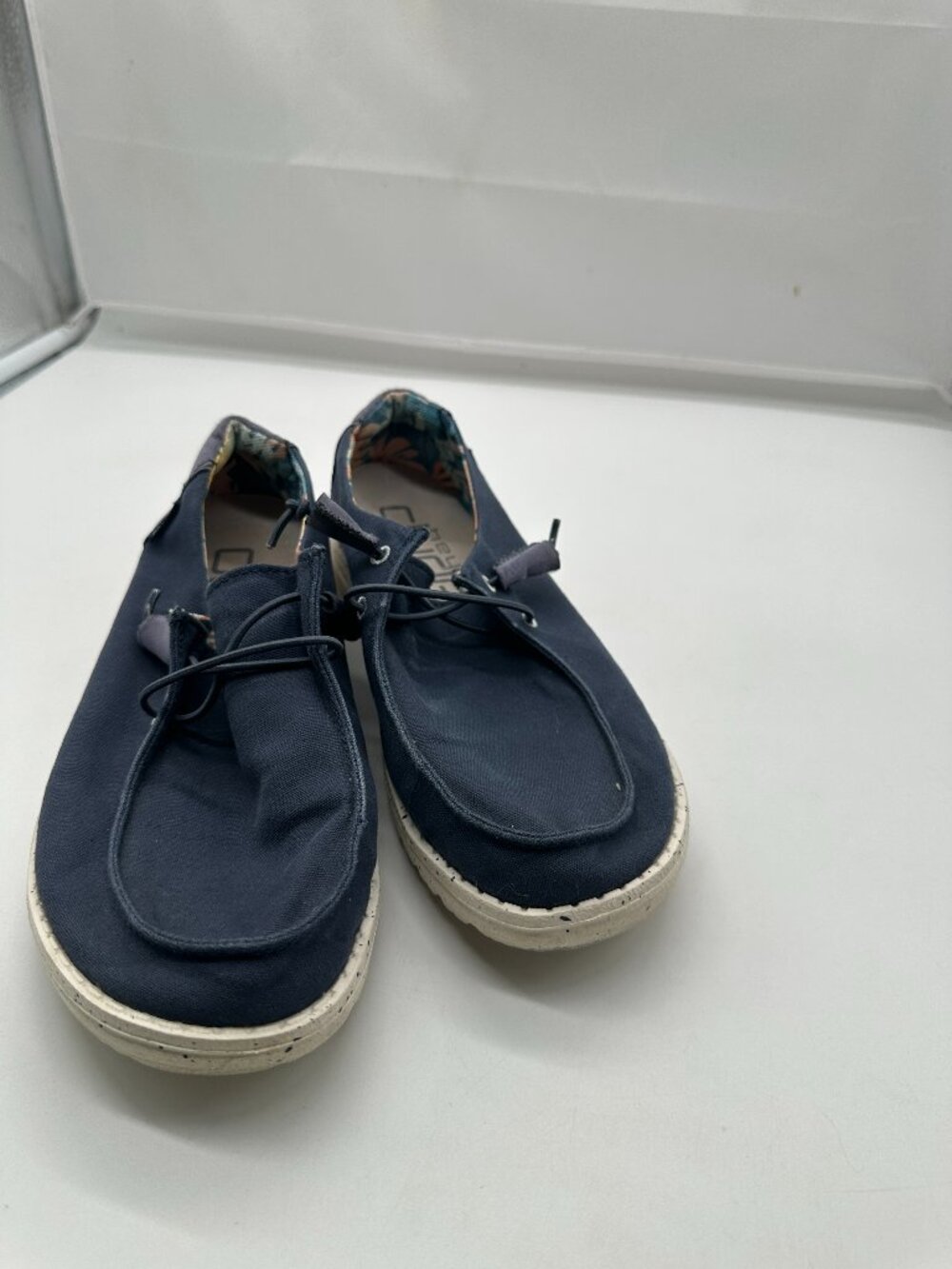 EUC Hey Dude Womens Wendy Denim Blue Shoes 7 Shiny Heels